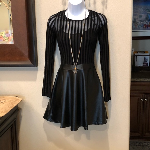 Súper cute flare leather look mini dress 💝 - Picture 6 of 7